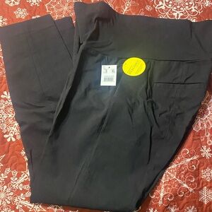 NWT Motherhood Black Bounceback Skinny Pants for Post Pregnancy.